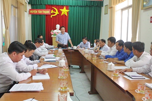Đoàn giám sát làm việc tại Ủy ban nhân dân huyện Tân Thạnh